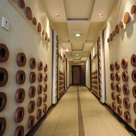 Neelkanth Paradise Hotel Ахмедабад Екстериор снимка