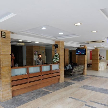 Neelkanth Paradise Hotel Ахмедабад Екстериор снимка