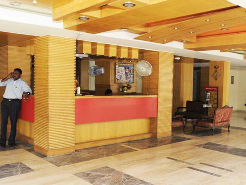 Neelkanth Paradise Hotel Ахмедабад Екстериор снимка