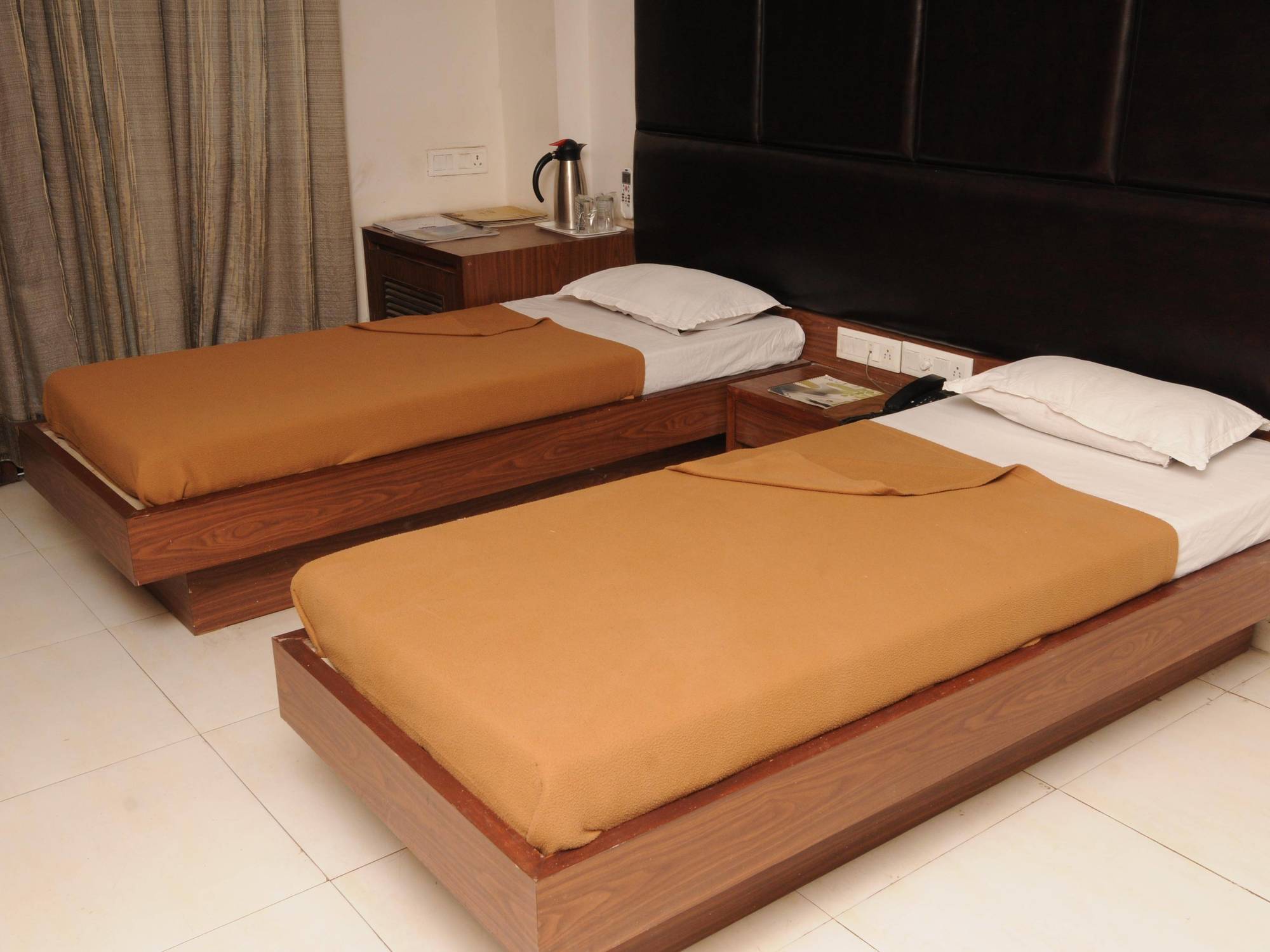 Neelkanth Paradise Hotel Ахмедабад Екстериор снимка