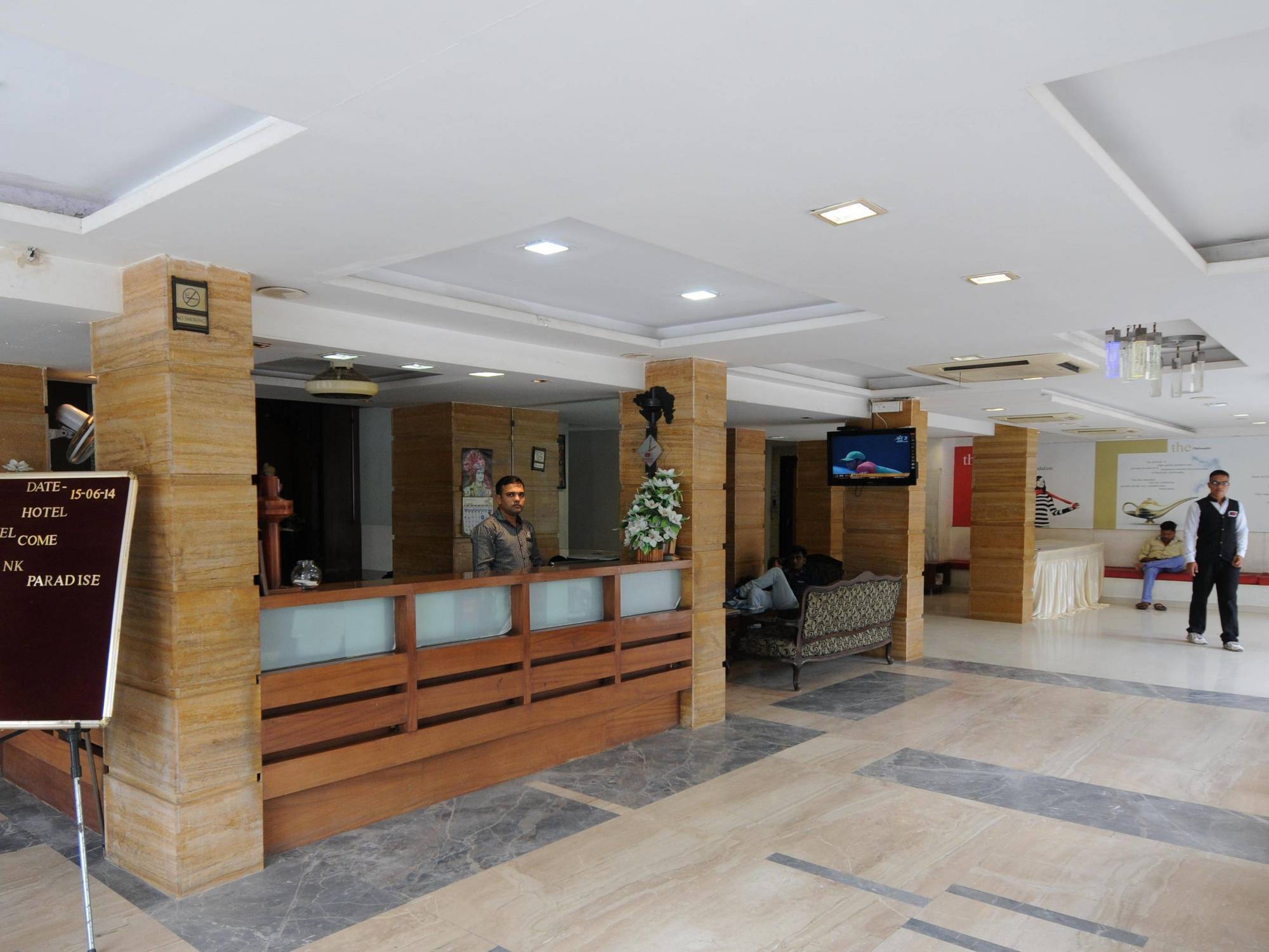 Neelkanth Paradise Hotel Ахмедабад Екстериор снимка